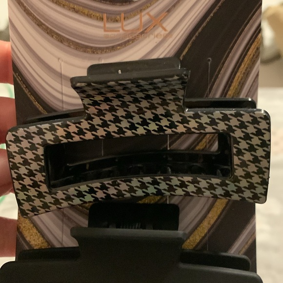 Hair Clips in Hounds Tooth Pattern & Black Matte Colors 2 pack NWT - Picture 4 of 6